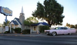 Trouwen Las Vegas Graceland Pink Caddy