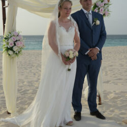 trouwen op aruba strand interweddings