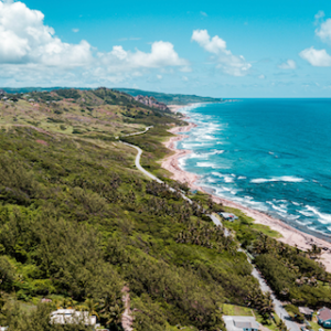 Adem de zilte lucht in aan de Oostkust Barbados