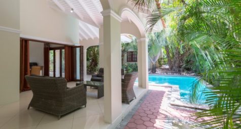 Villa-private-pool-terrace-Acoya-Curacao-Trouwen-Interweddings