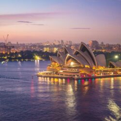 sydney opera house vanaf de brug met uitzicht over het water